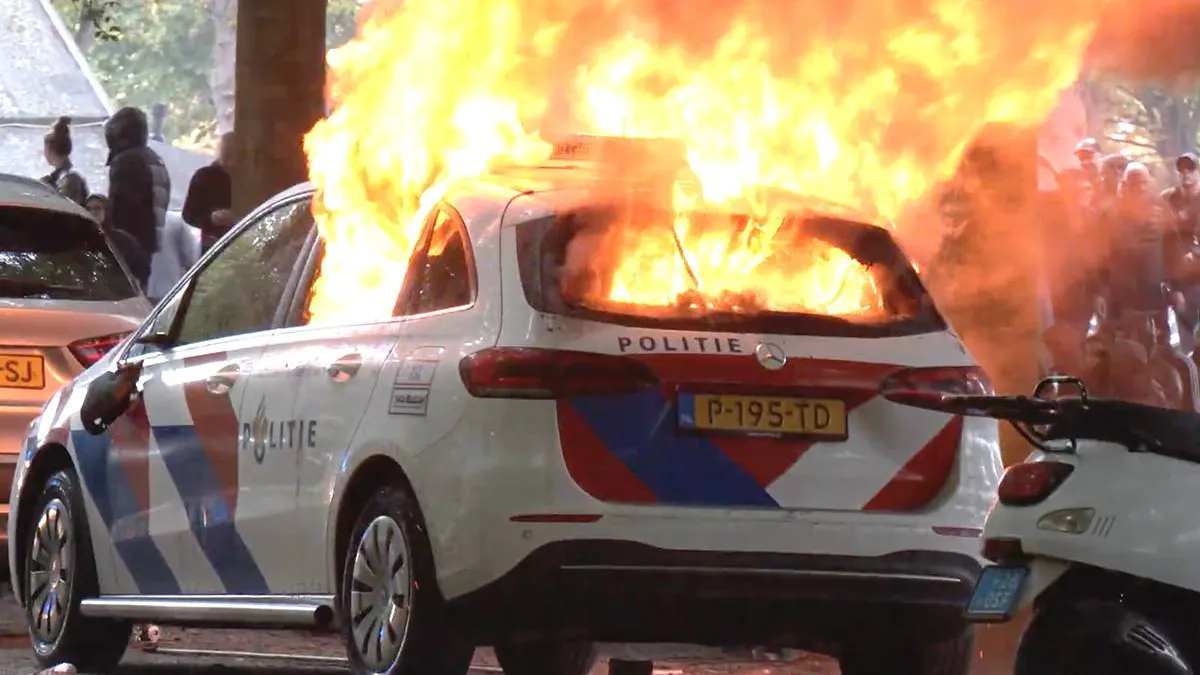 thumb_vk_Opvallend_Politiewagen_met_kenteken_P_195_TD_heeft_wel_erg_veel_pech