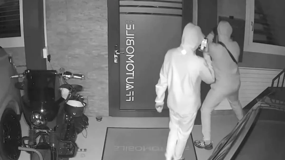 thumb_vk_Poging_tot_diefstal_van_luxeautos_in_Zurich_mislukt