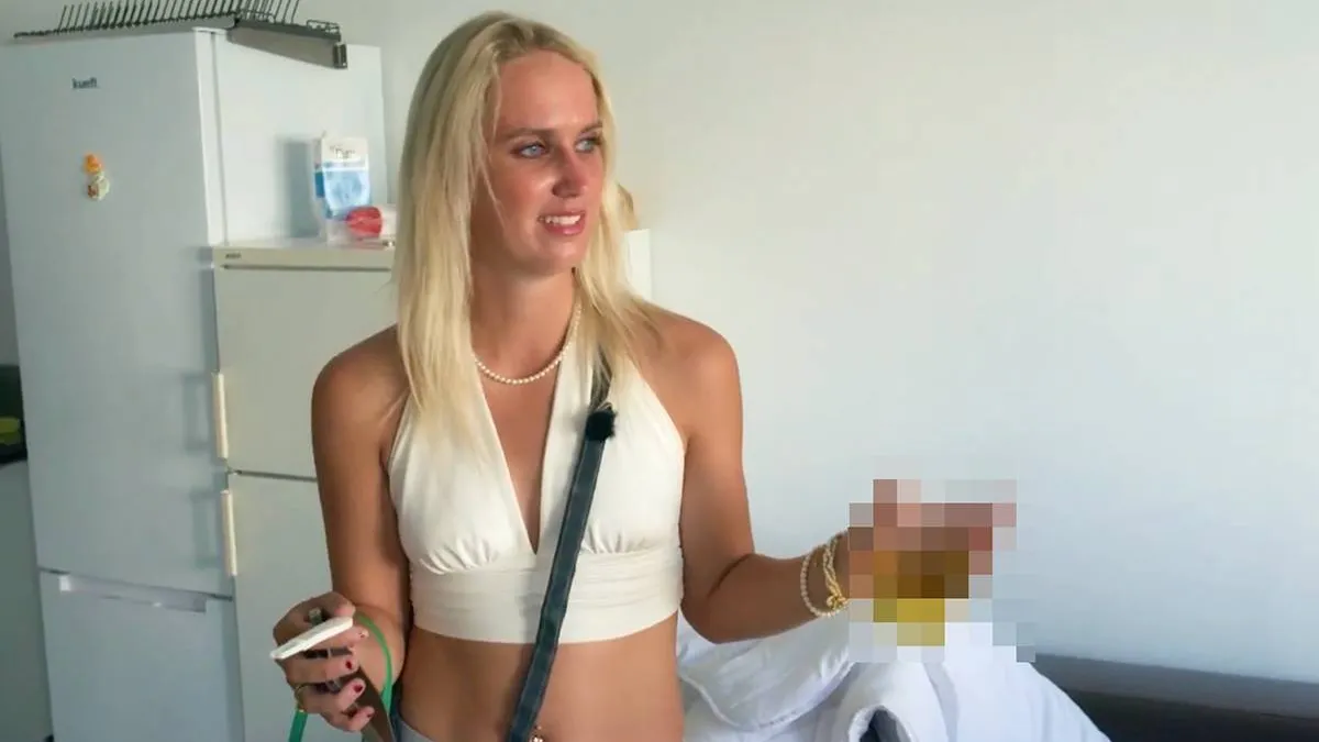 thumb_vk_Fleur_uit_Proppers_in_Albu_is_niet_alleen_gek_maar_ook_heel_smerig