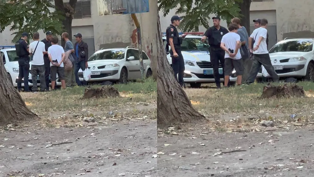 thumb_vk_Kind_verstopt_wapen_terwijl_politie_erbij_is