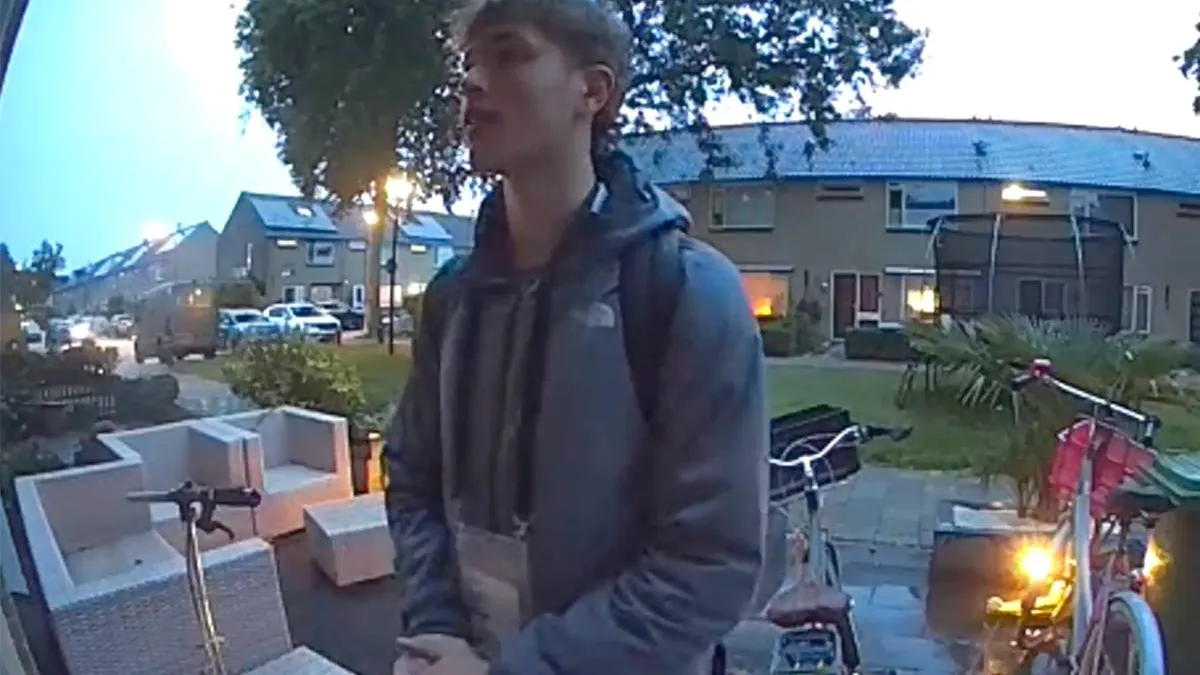 thumb_vk_Man_belt_aan_om_te_collecteren_voor_Gaza_en_krijgt_onverwacht_antwoord