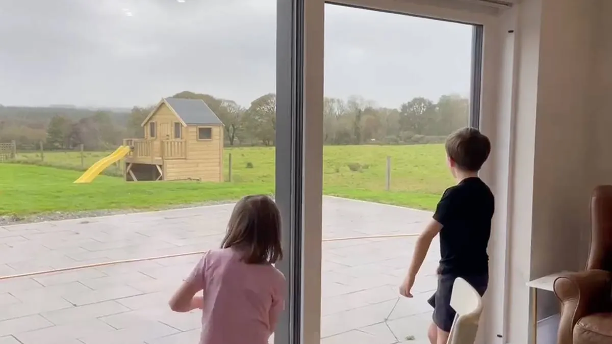 thumb_vk_Storm_in_Ierland_blaast_hele_hut_weg