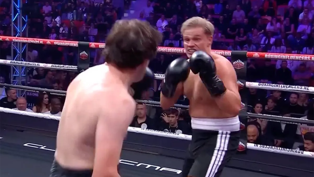 thumb_vk_Vechtende_wijven_op_het_schoolplein_zijn_pros_in_vergelijking_met_Dennis_Schouten_vs_Rob_Goossens