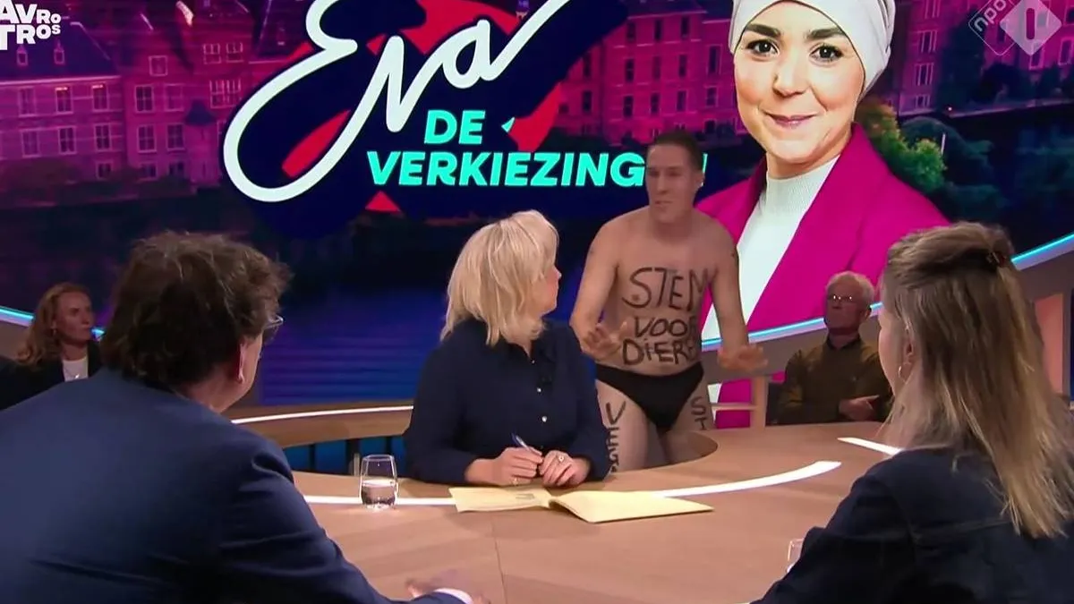 thumb_vk_Vegan_Streaker_crasht_Jinek_in_zn_onderbroek_en_de_beveiliging_Lek_als_een_mandje