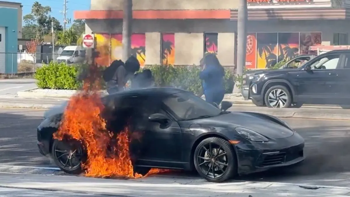 thumb_fl_porsche_fire