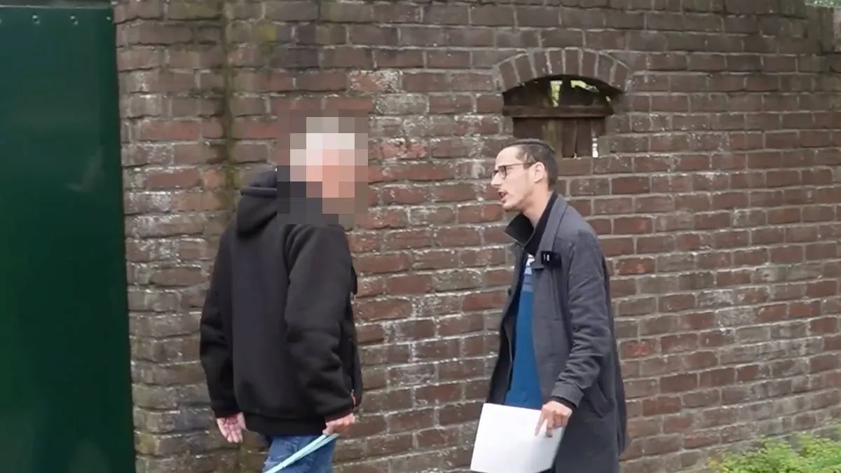 thumb_vk_Amateur_misdaadverslaggever_zet_zijn_tanden_in_kozijnenboer_die_slecht_werk_heeft_geleverd