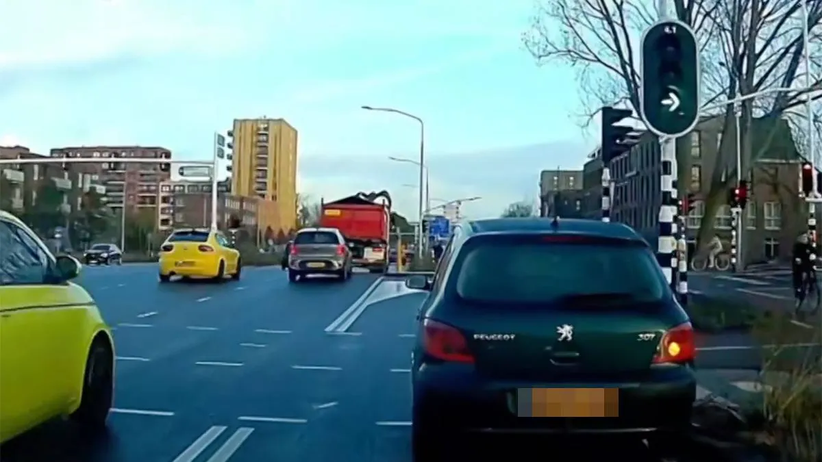 thumb_vk_Heel_knap_wat_automobilist_in_Haarlem_voor_elkaar_krijgt