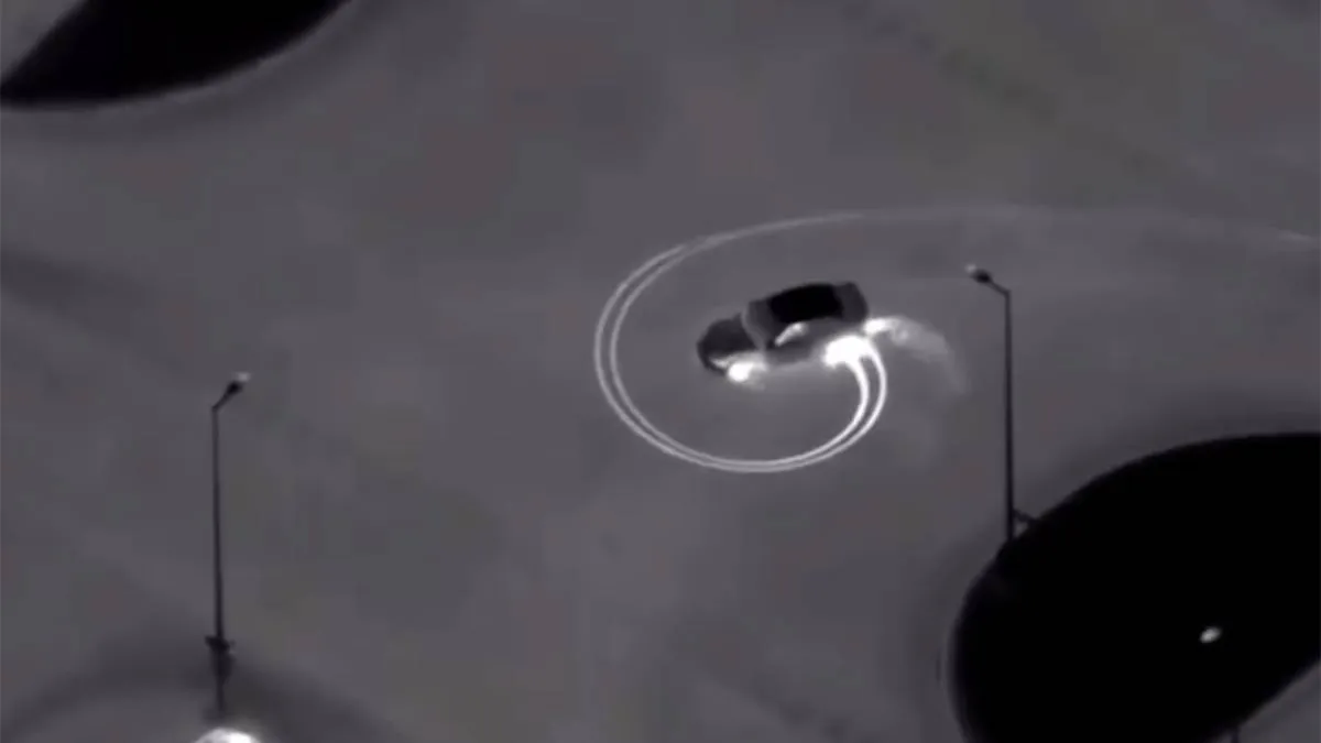 thumb_vk_Politie_toont_samenwerking_met_helikopter_en_grondteams_om_straatracers_in_Amsterdam_te_stoppen