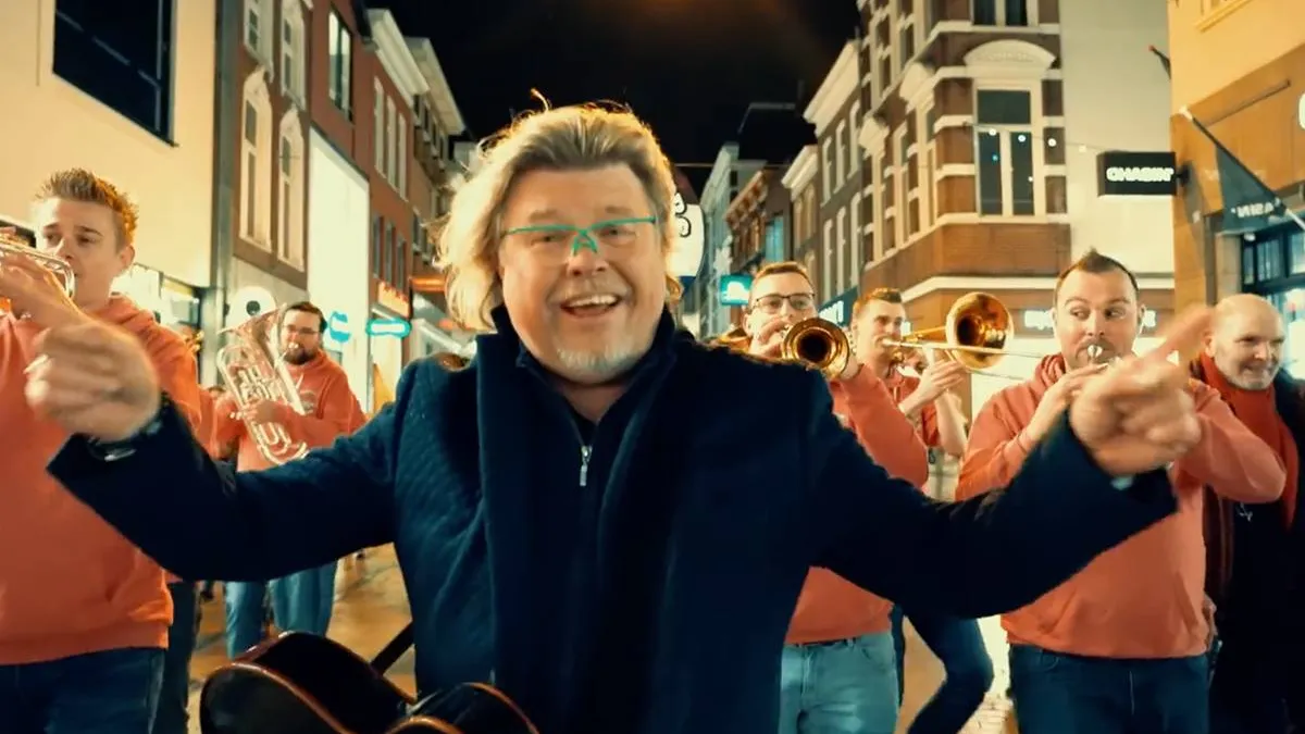 thumb_vk_Zanger_Rene_Karst_59_overleden_de_man_achter_Liever_te_dik_in_de_kist_en_Atje_voor_de_sfeer