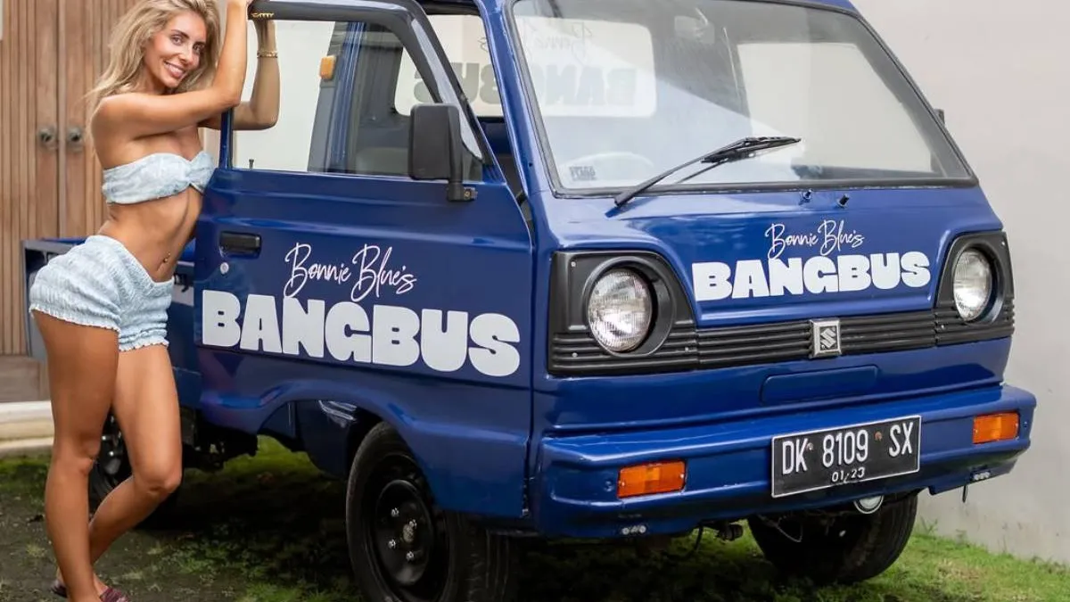 thumb_bonnie_balli_bus