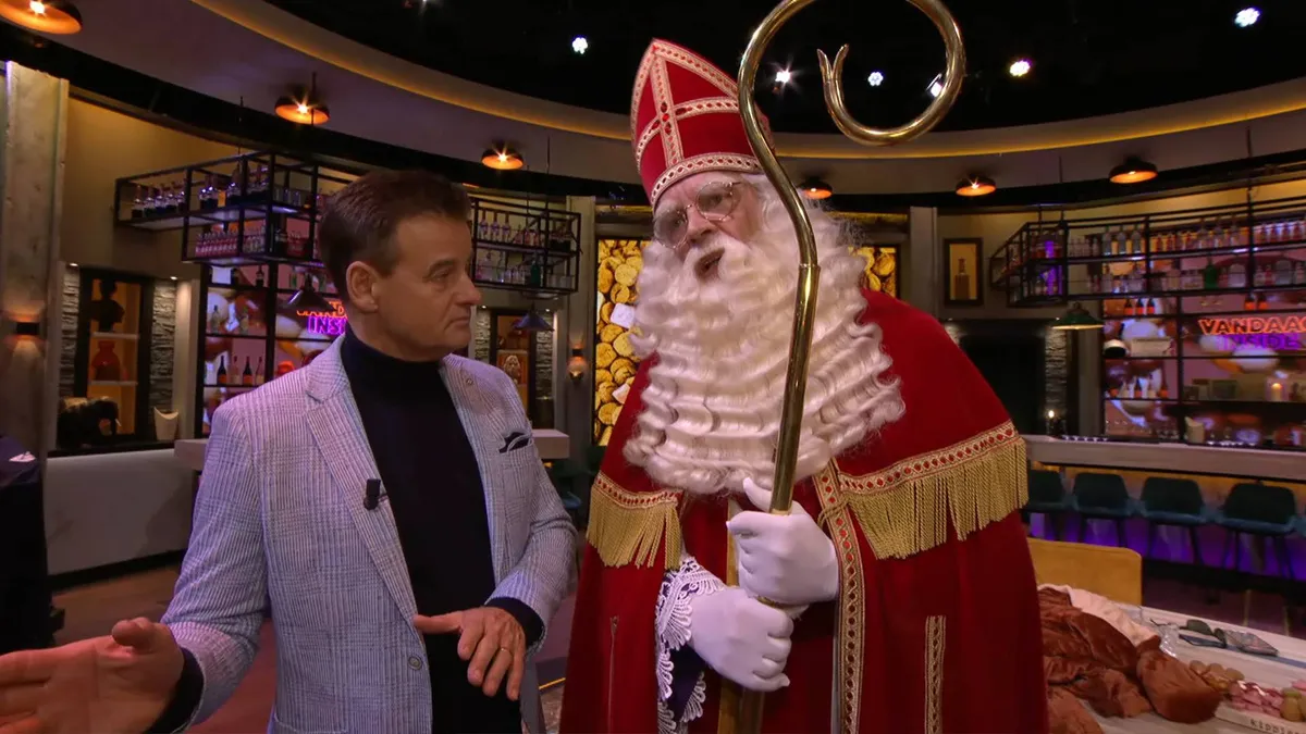 thumb_vk_Bonus_beelden_voor_de_liefhebbers_van_VI_Sinterklaas_Goede_Sint_emotioneel_in_de_Wandelgang