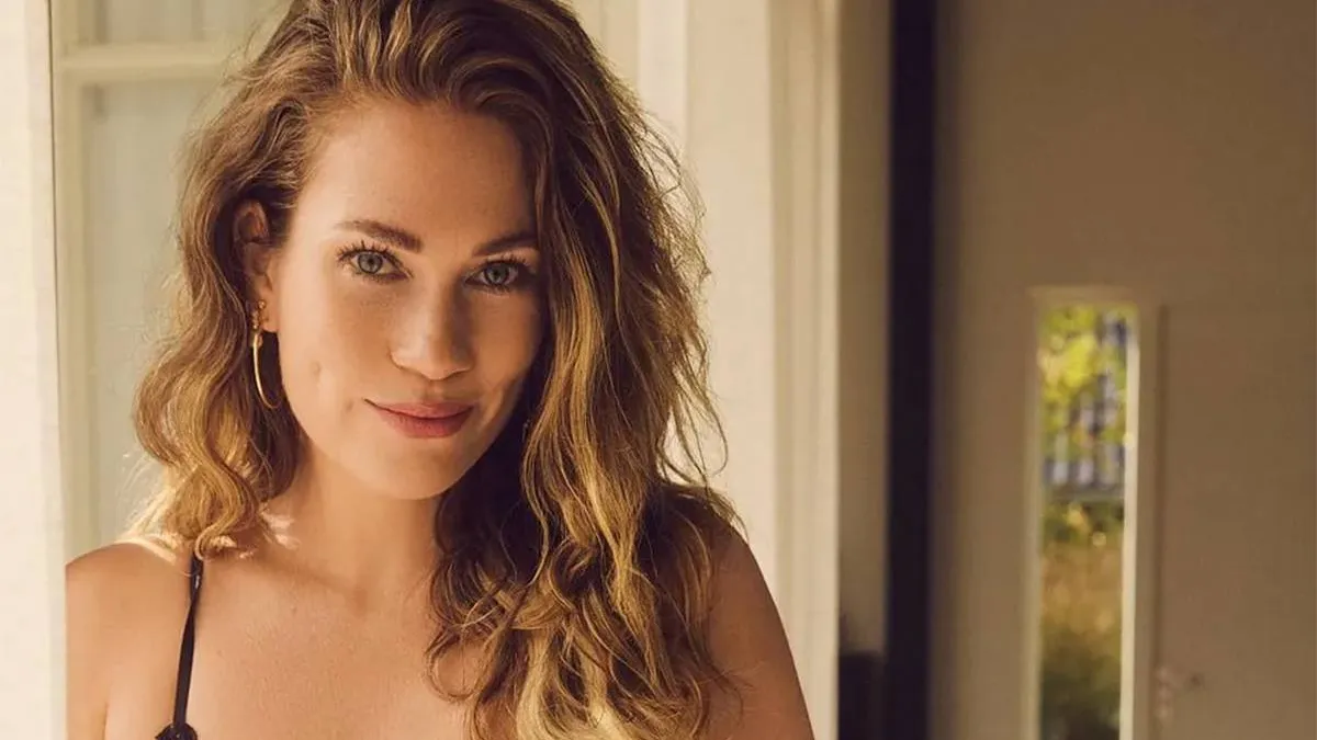 thumb_vk_Buiten_zakt_de_temperatuur_binnen_is_het_lekker_warm_met_zangeres_en_actrice_Hiske_Bongaarts