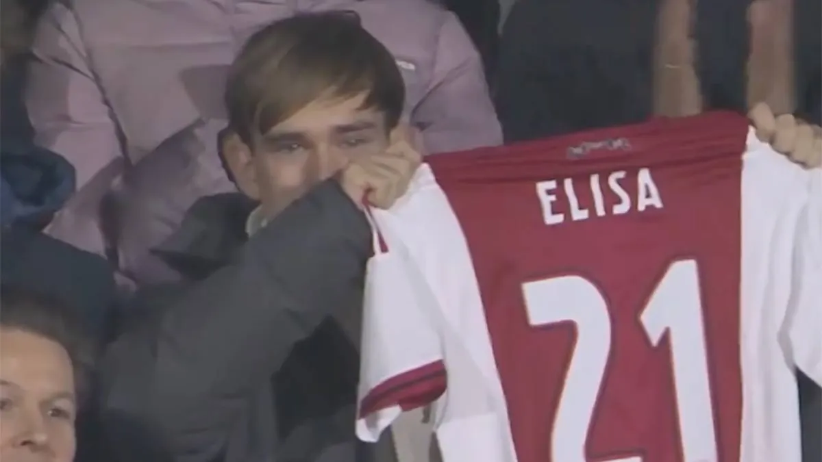 thumb_vk_Jong_Ajax_speler_Mark_Verkuijl_brengt_emotioneel_eerbetoon_aan_overleden_vriendin_21