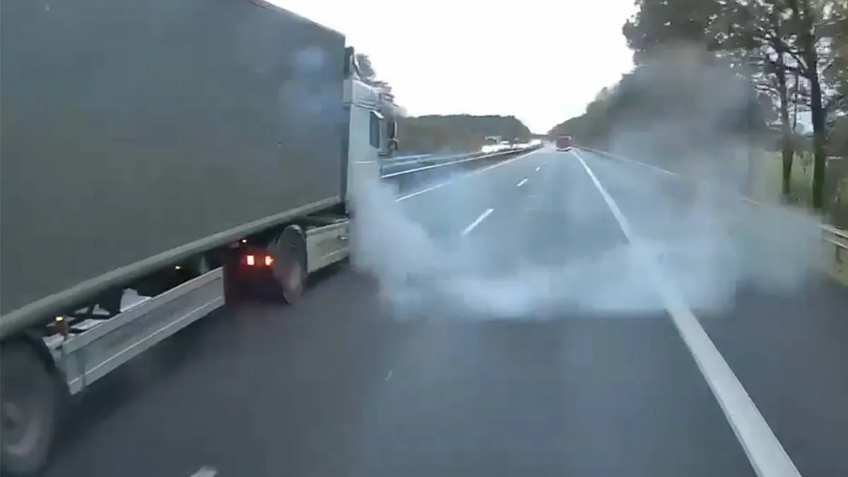 thumb_vk_Klapband_trucks_ontsnappen_ternauwernood