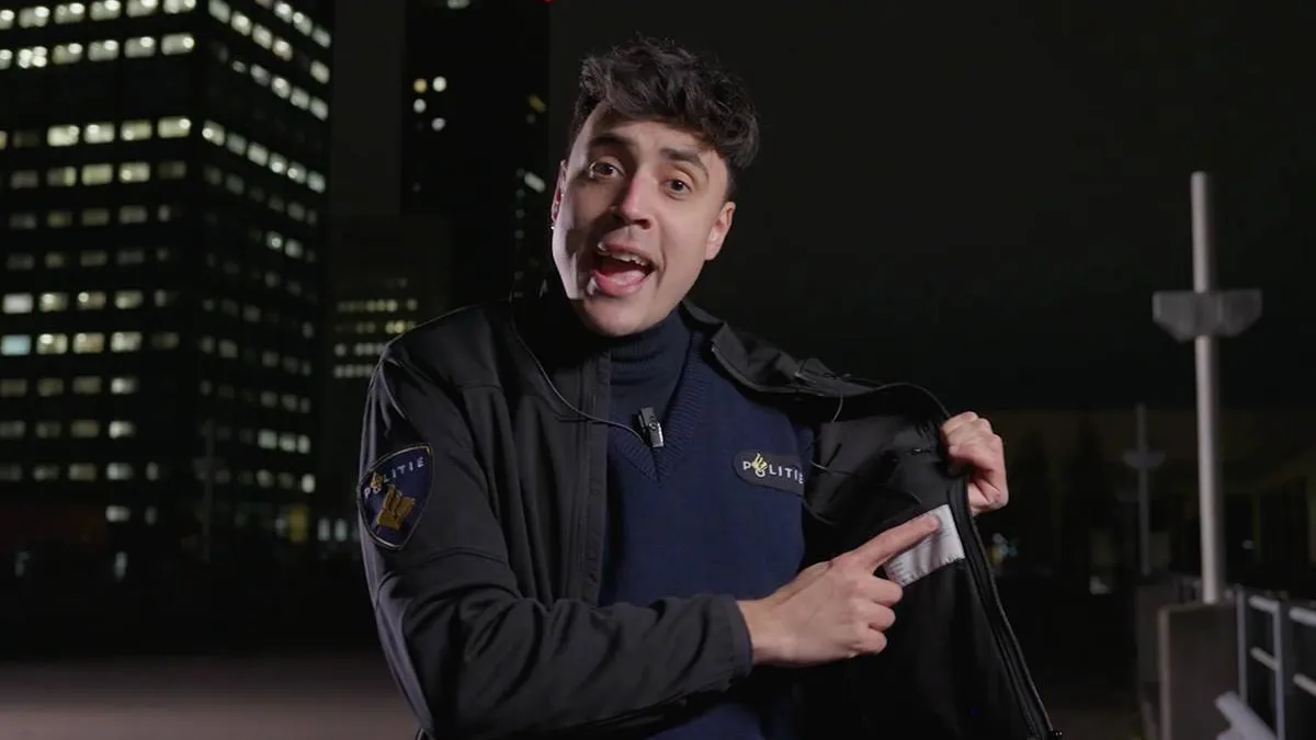 thumb_vk_Nepagent_spelen_is_makkelijker_dan_ooit_officiele_politiekleding_gewoon_online_te_koop