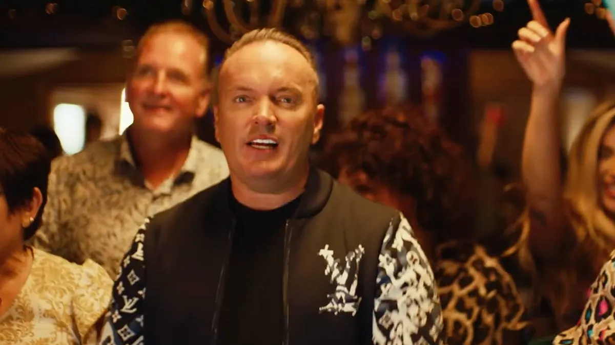 thumb_vk_Zanger_Frank_van_Etten_heeft_onenigheid_met_zijn_vrouw_ineens_gaan_er_natuurfilms_van_haar_rond