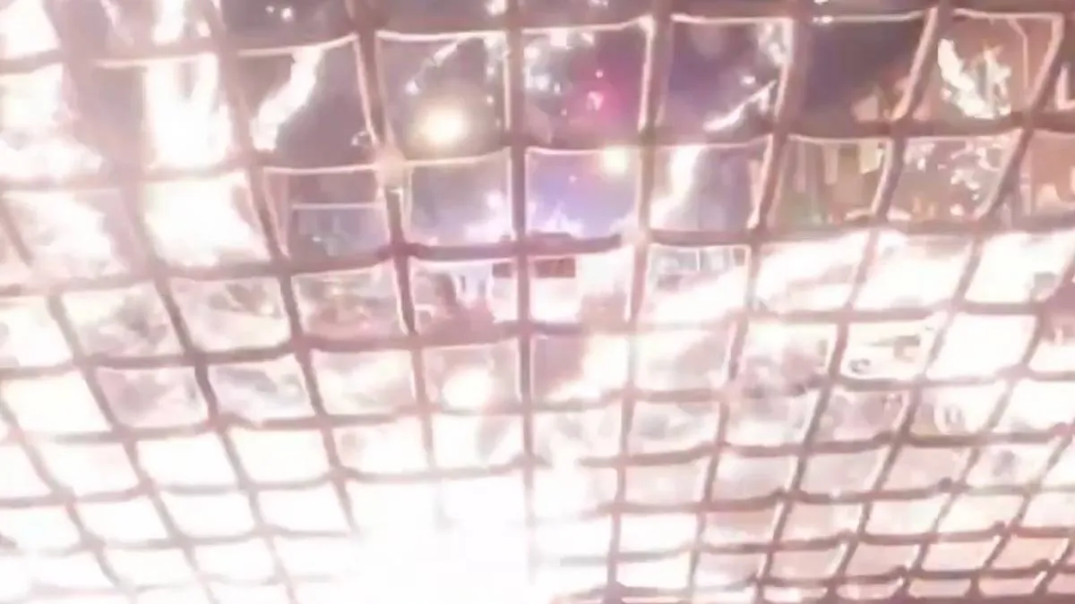 thumb_vk_Beelden_uit_ME_voertuig_laten_zien_hoe_Tuinzigt_veranderde_in_oorlogsgebied_tijdens_jaarwisseling