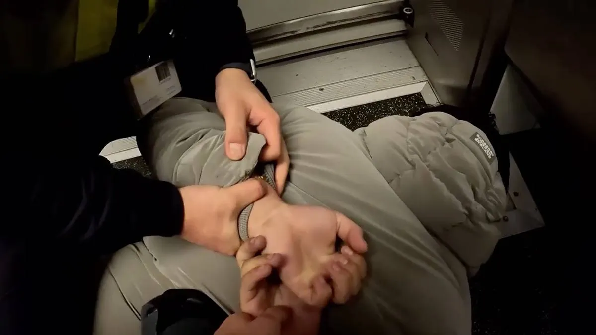 thumb_vk_Jongeman_beledigt_NS_handhaving_en_die_laten_niet_met_zich_sollen