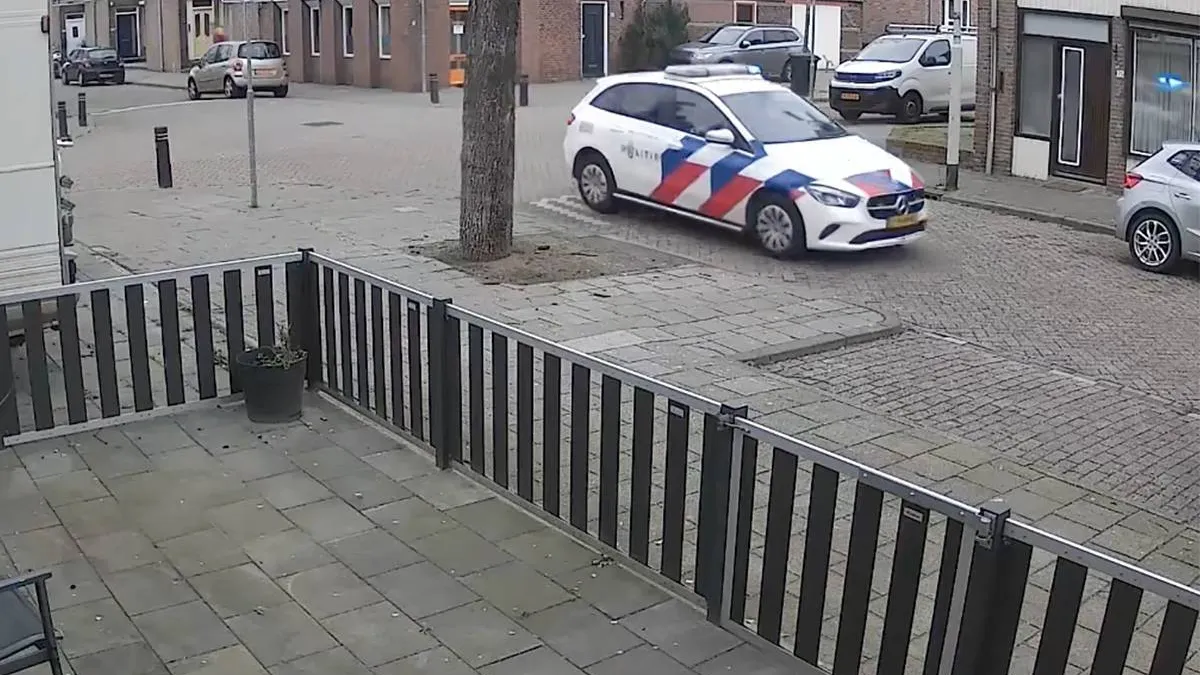 thumb_vk_Politie_jaagt_als_GTA_op_standje_max_door_woonwijk
