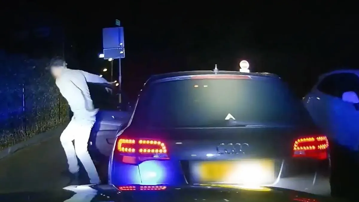 thumb_vk_Achtervolging_eindigt_pas_als_de_bestuurder_de_auto_laat_staan_en_rennend_probeert_te_ontsnappen