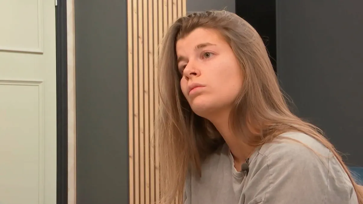 thumb_vk_Bommetje_in_De_Bondgenoten_Thomas_confronteert_Chess_nadat_hij_hoort_wat_ze_achter_zijn_rug_zegt