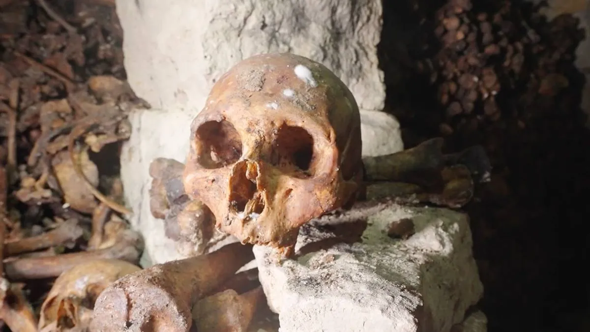 thumb_vk_Noorse_YouTuber_neemt_kijkje_in_catacomben_van_Parijs