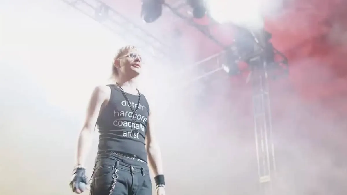 thumb_vk_Joost_Klein_sloopt_Coachella_tent_gaat_volledig_los_op_Nederlandse_gabber_en_hardcore