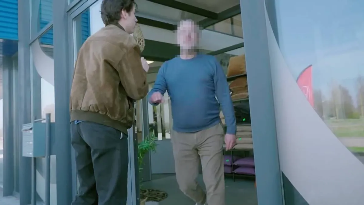 thumb_vk_Keukenboer_belooft_keukenblad_levert_maandenlang_niks_en_jaagt_Belbus_team_agressief_weg