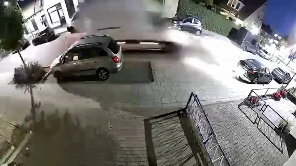 thumb_vk_Nieuwe_beelden_uit_Geldrop_tonen_crash_bestelbus_knalt_Dodge_Ram_woning_in_bestuurder_vlucht