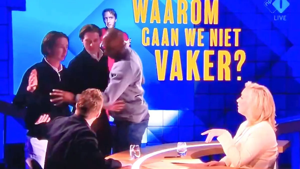 thumb_vk_Uitzending_Jinek_kort_verstoord_twee_gasten_uit_publiek_halen_stuntje_uit