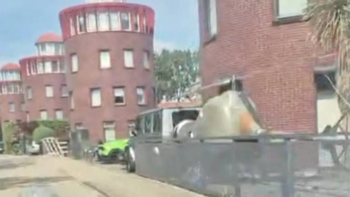 thumb_vk_Barendrechts_huis_gaat_viraal_door_wat_er_buiten_staat
