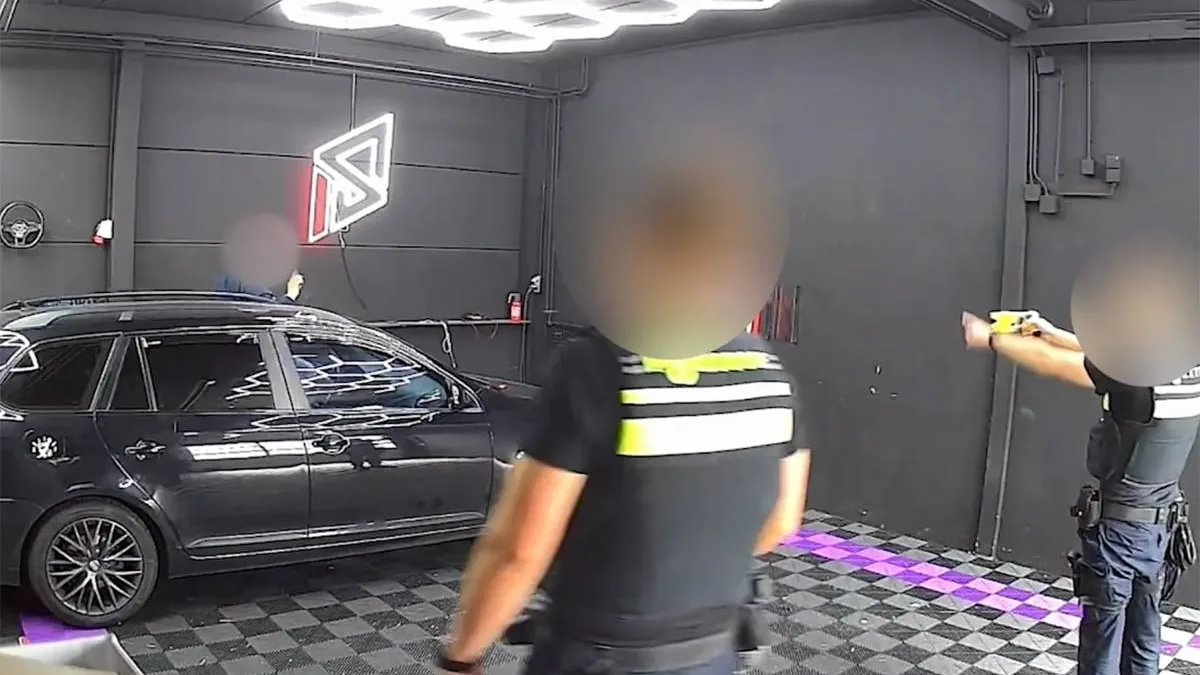 thumb_vk_Nieuwe_beelden_tuningbedrijf_tonen_politie_met_taser_en_flinke_bedreiging_tijdens_ruzie
