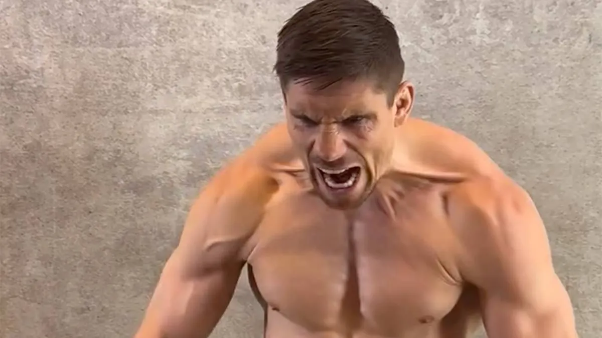 thumb_vk_Rico_Verhoeven_houdt_wereldkampioen_Usyk_verrassend_lang_bezig_bij_piramides_van_Egypte