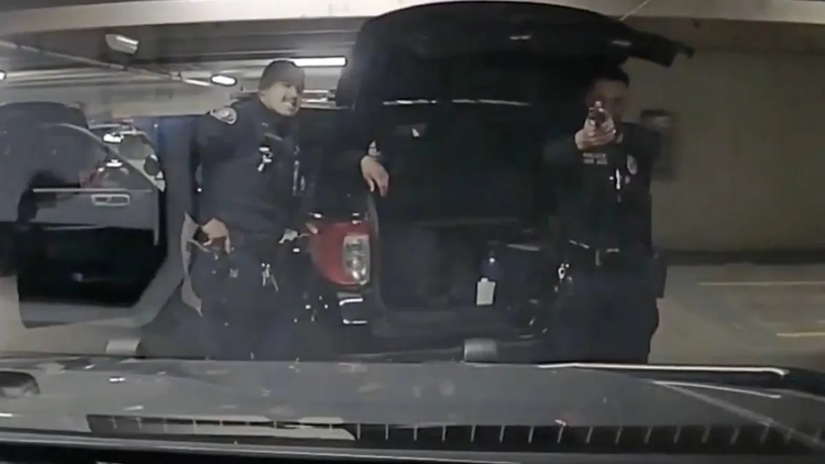 thumb_cop_shoots_cop