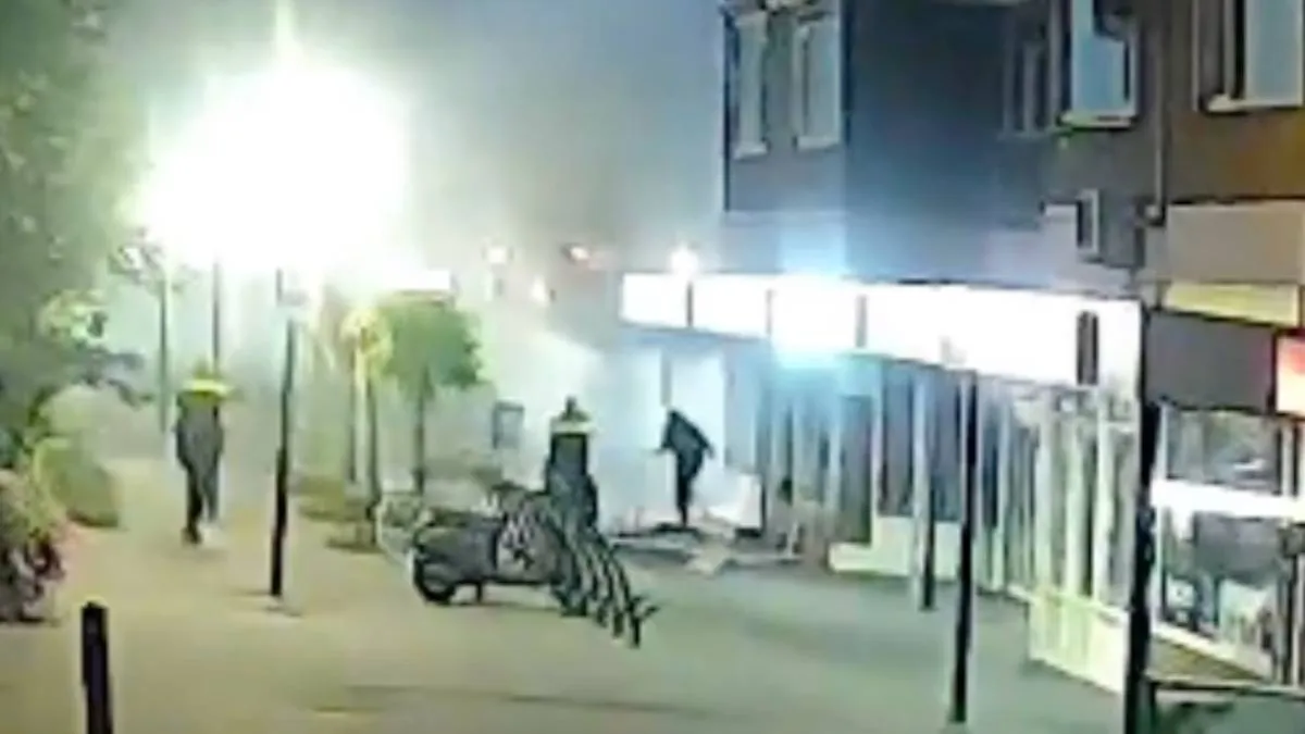 thumb_vk_Plofkraker_denkt_rustig_geldautomaat_op_te_blazen_heeft_niet_door_dat_politie_al_om_de_hoek_staat