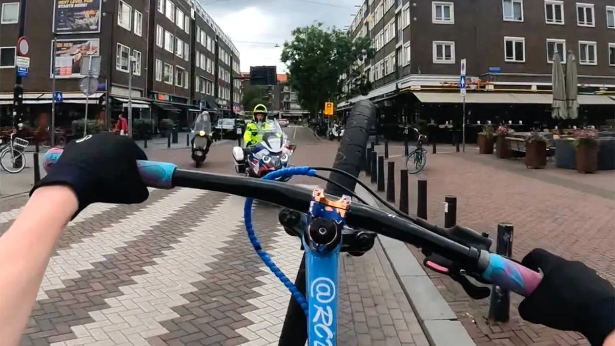 thumb_vk_Prioriteiten_van_de_politie_in_Rotterdam_snel_een_wheelie_bekeuren