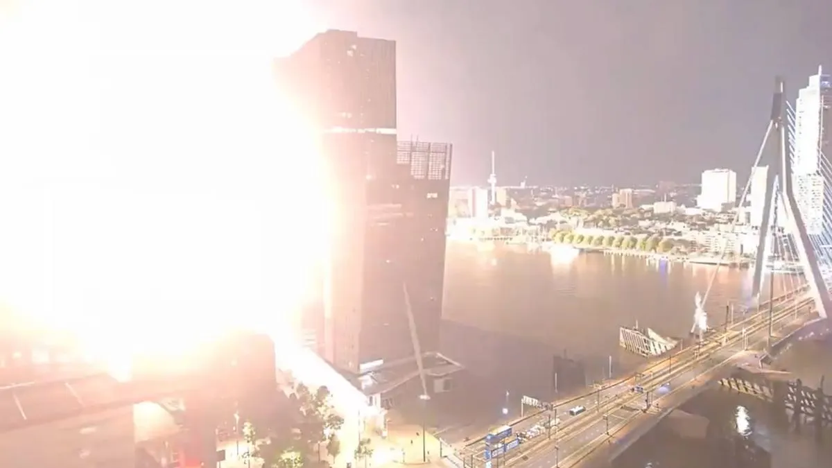thumb_vk_Video_van_mysterieuze_megaknal_in_Rotterdam_zorgt_voor_wilde_theorieen_Lijkt_wel_een_atoombom