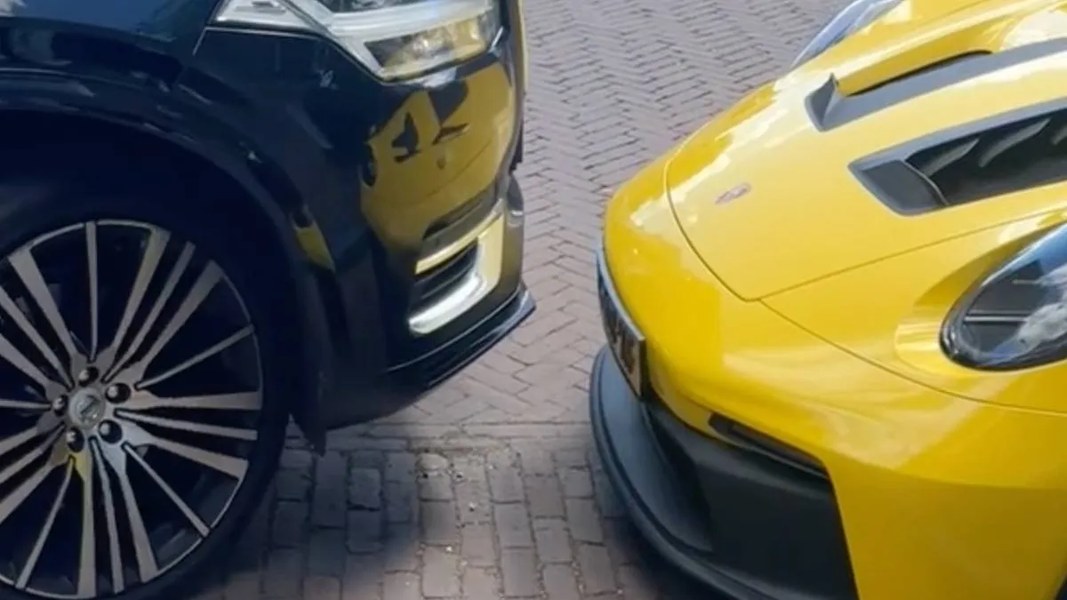 thumb_vk_Volvo_XC90_tikt_Porsche_992_GT3_RS_aan