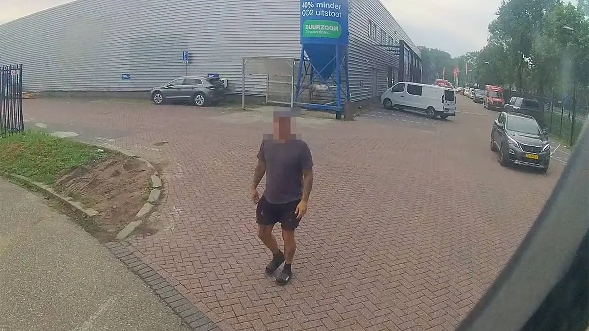thumb_vk_boos_op_chauffeur_achteruit