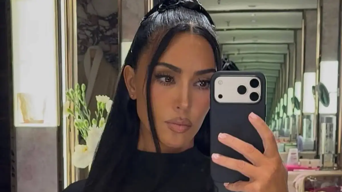 thumb_vk_kim_kardashian_met_tasje