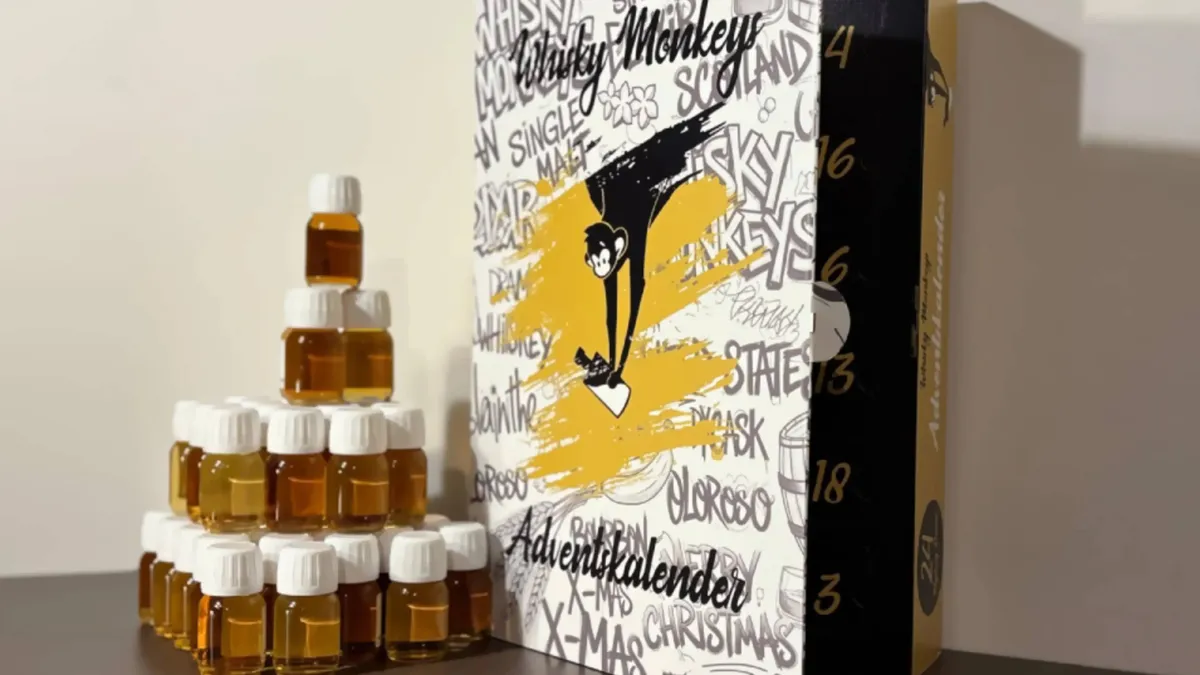 Red Bull Advent Calendar Whisky Adventskalender 2025 - 24 Dagen Mini Whisky Flesjes Decoratie | Zonder Alcohol, Puur Voor De Sfeer Decoratieve Mini
