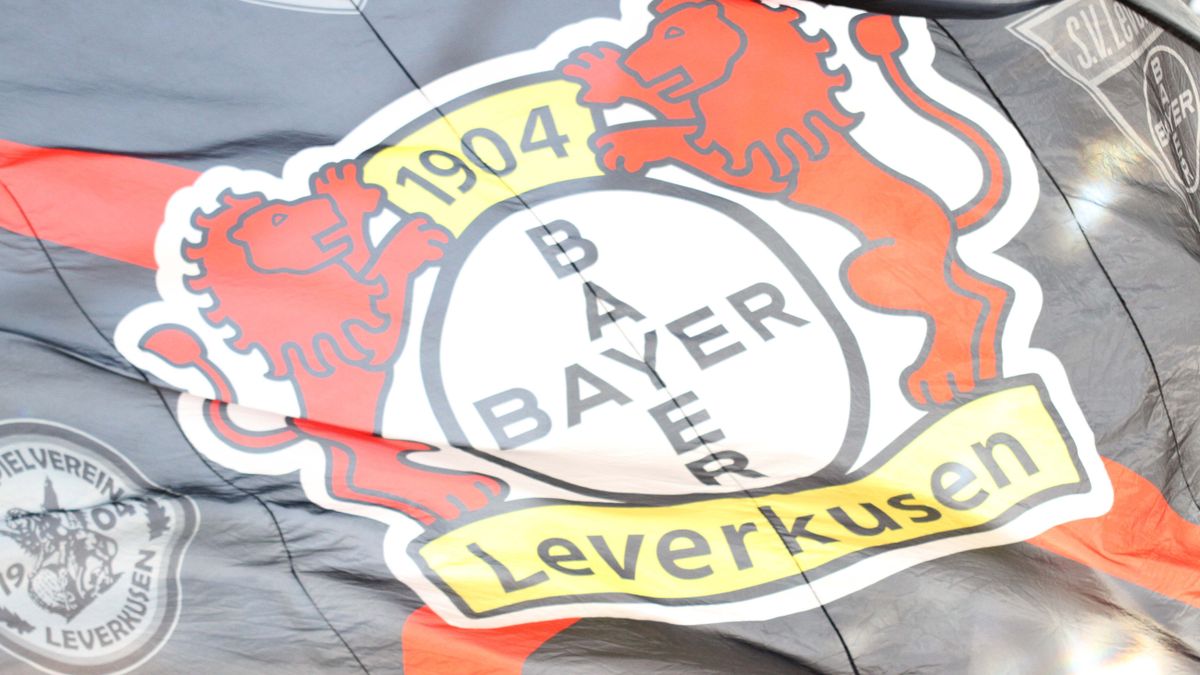 Oud-Ajacied Steur met eerste elftal Bayer Leverkusen op trainingskamp
