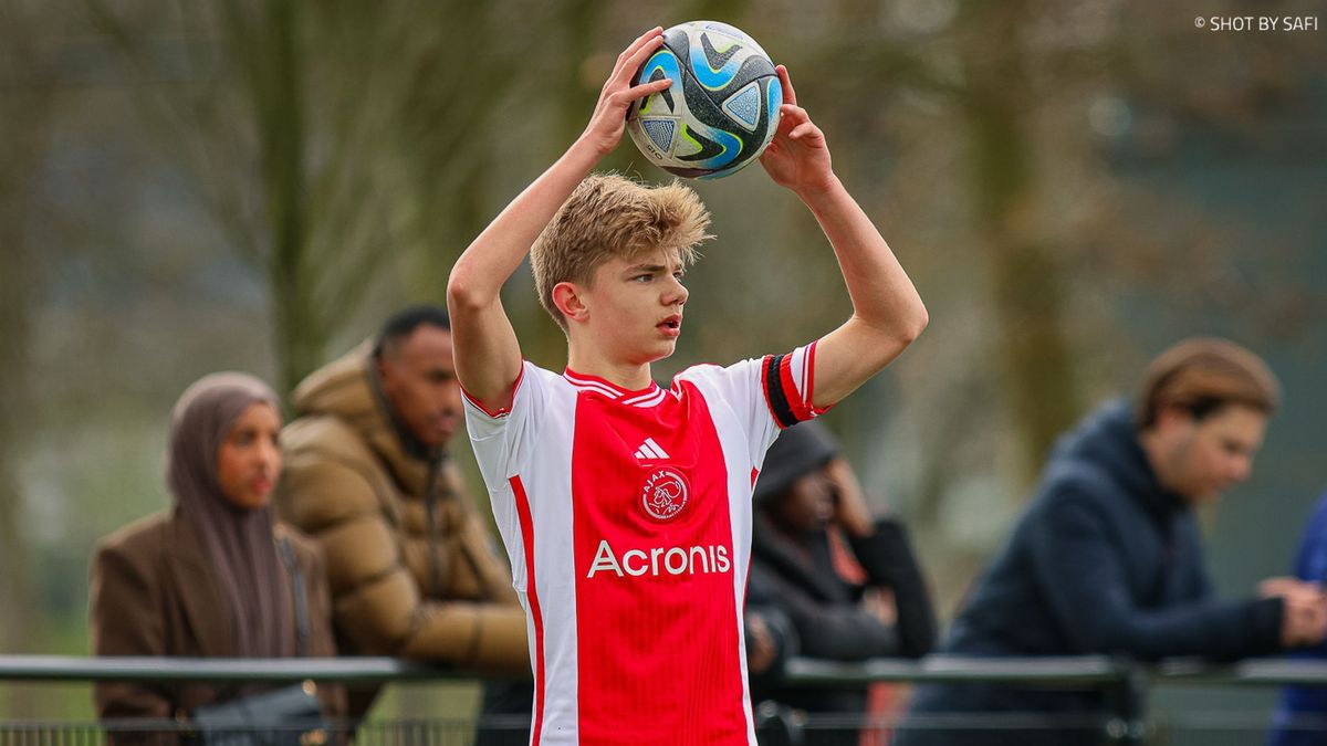 Feyenoord doet broertjes De Koning contractaanbieding; spelers denken ...