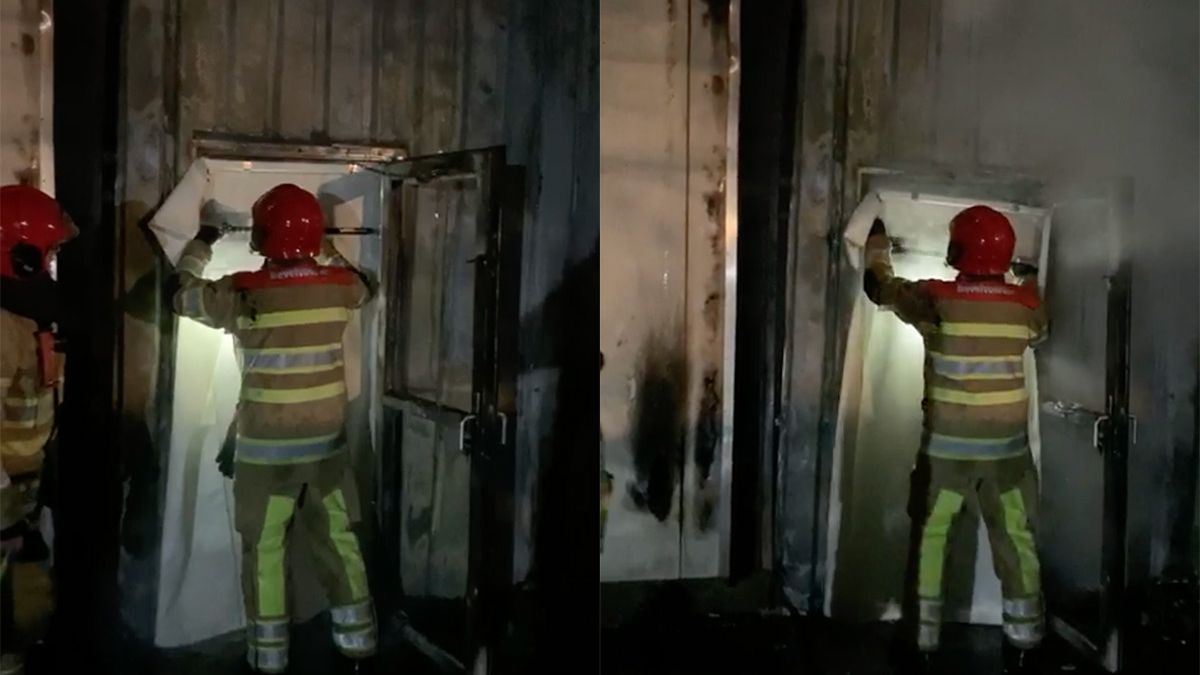 Brandweermannen met humor: Demonstratie van de smokestopper