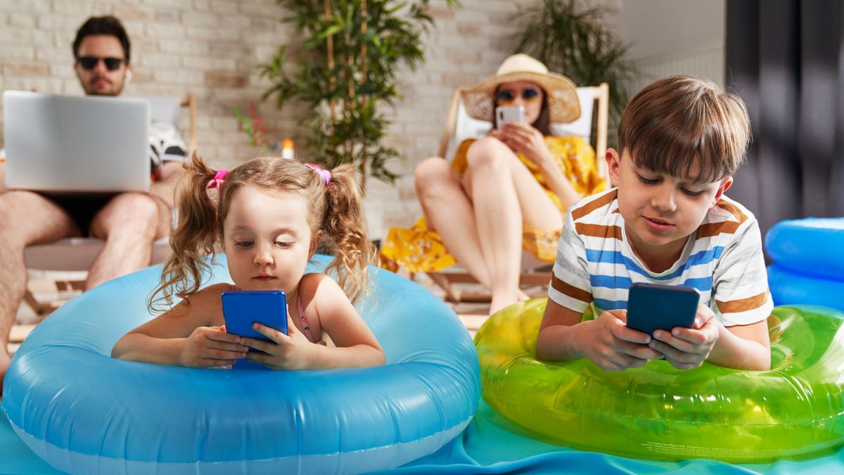 36% читателей часто оставляют свои телефоны в отпуске.