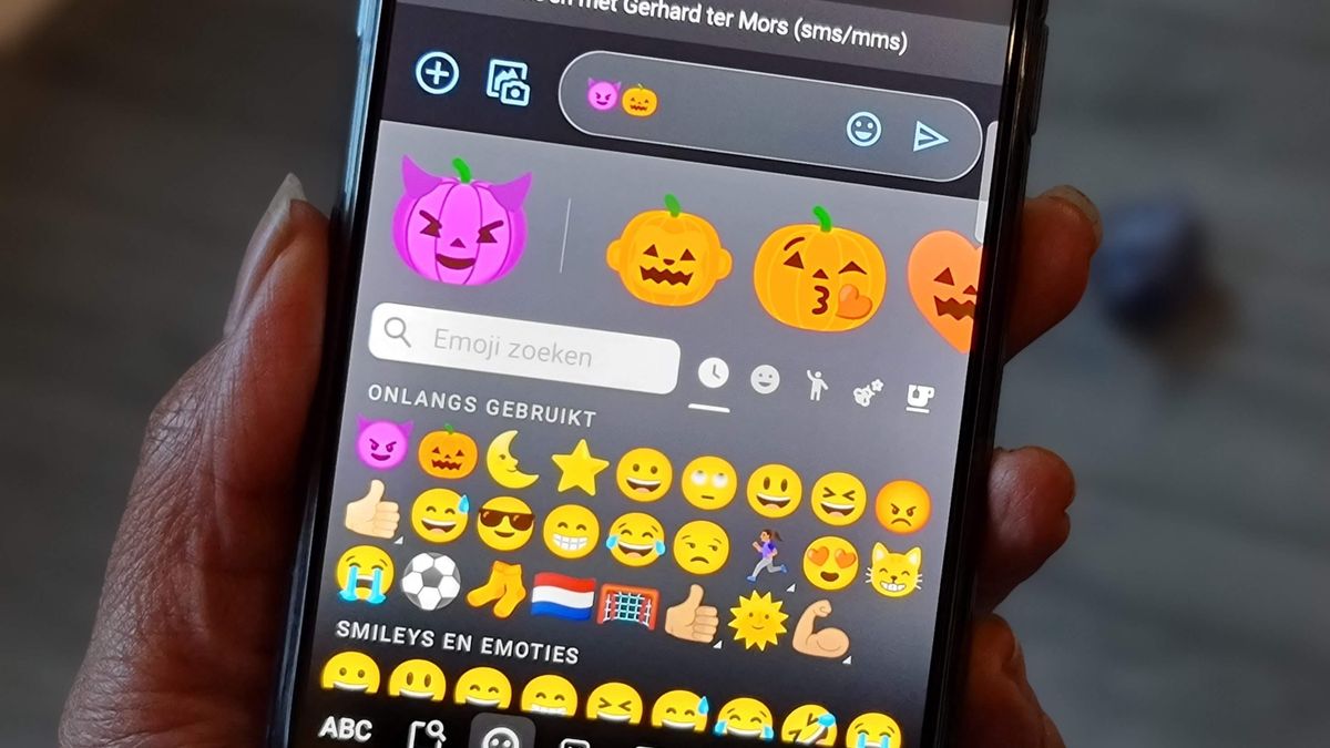 With Android 14 you will soon be able to create your own emoji wallpaper for your Pixel