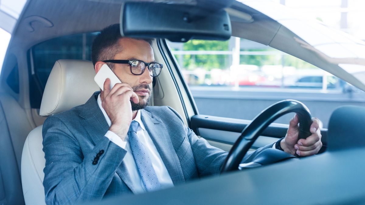 Boetes voor gebruik van de telefoon tijdens het autorijden omhoog