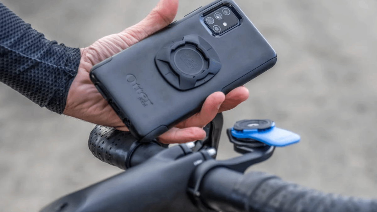 6 handy phone accessories for your bike (2022)