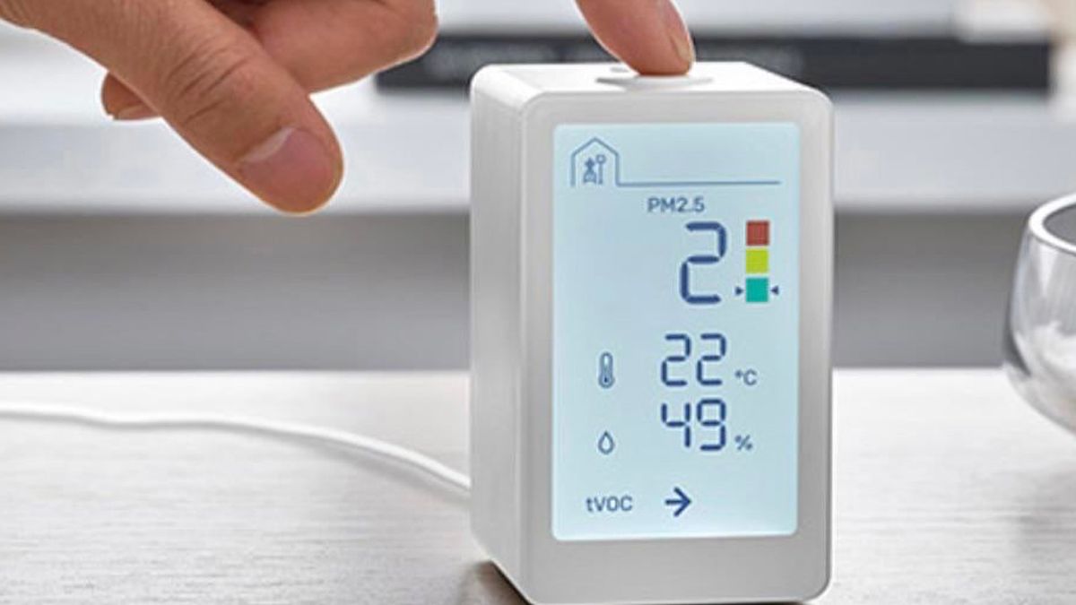 IKEA presents a small, square air monitor called Vindstyrka