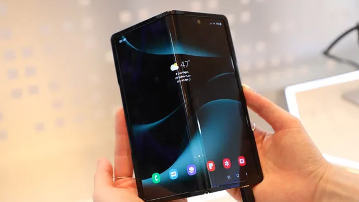 is the new screen 360 degrees foldable?